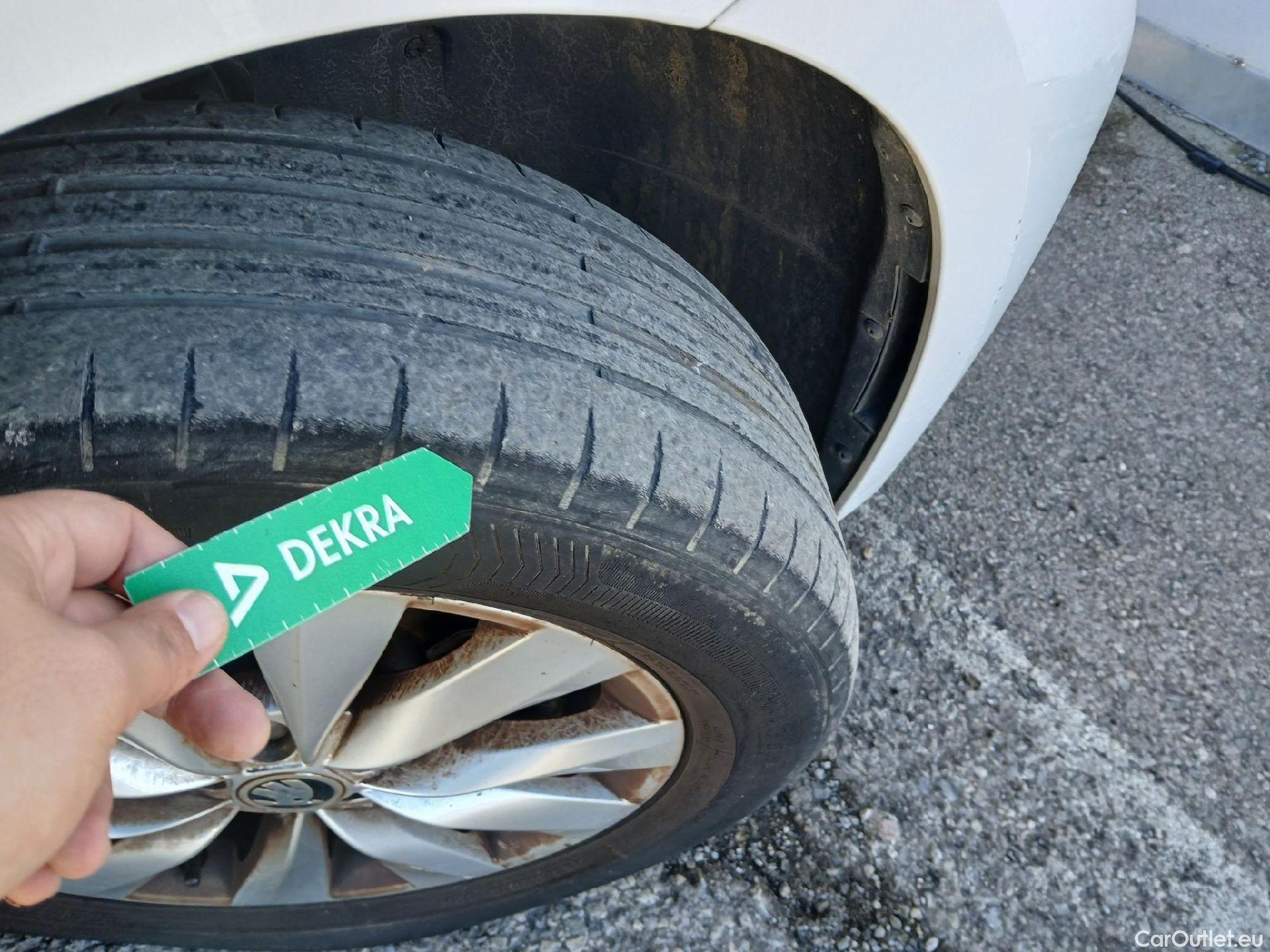  Skoda  KAMIQ SKODA  1.0 TSI 81kW (110CV) DSG Ambition (CX) #50