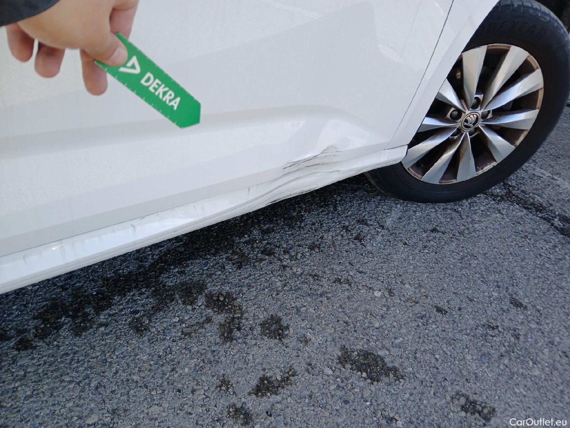  Skoda  KAMIQ SKODA  1.0 TSI 81kW (110CV) DSG Ambition (CX) #38