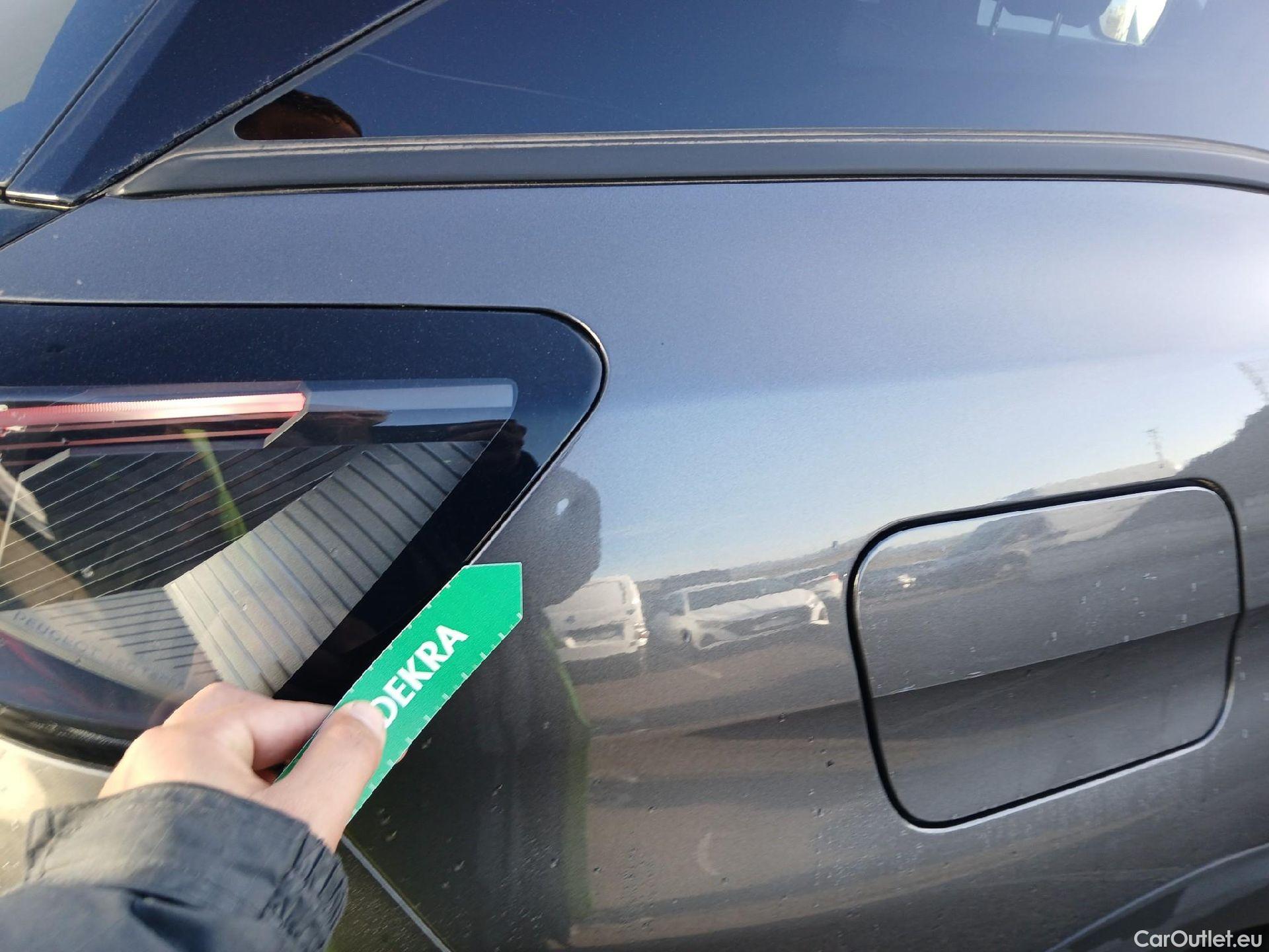  Peugeot  3008 PEUGEOT  Hybrid / 2020 / 5P / todoterreno 225 e-EAT8 Allure (AC2) #19