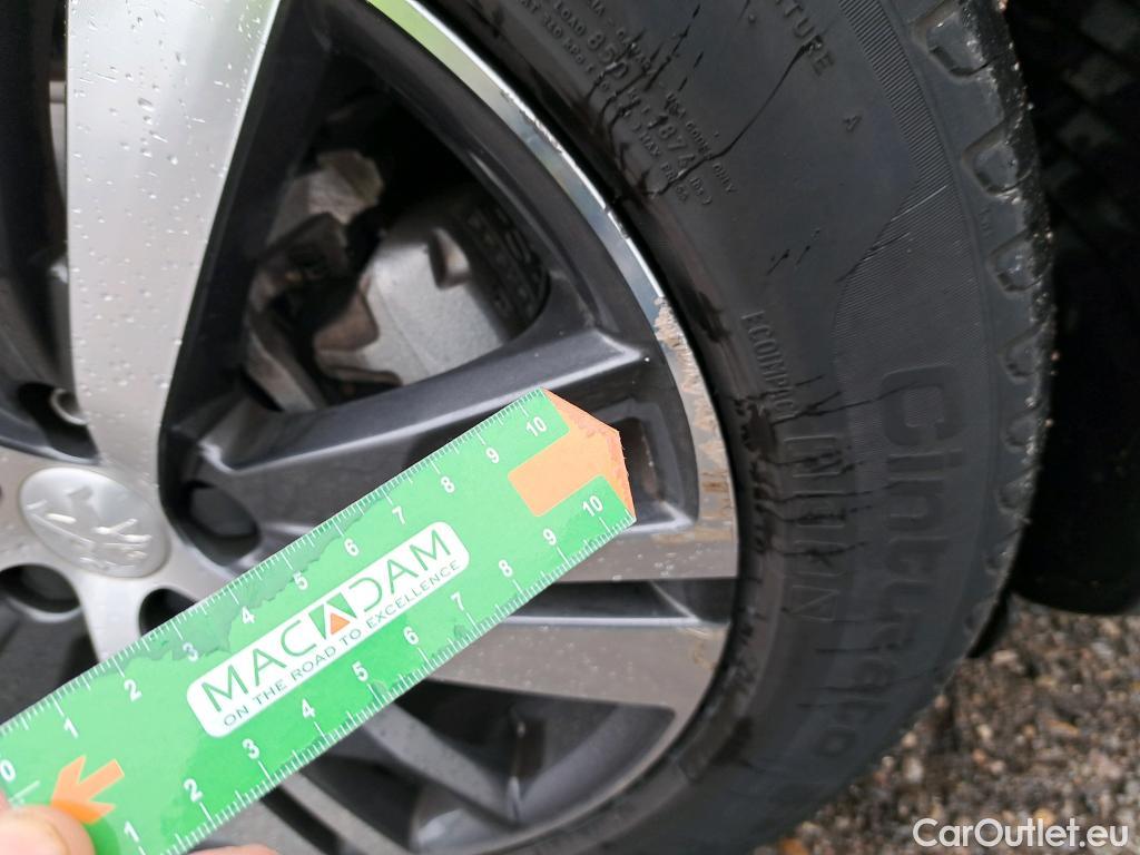  Peugeot  3008 PEUGEOT  / 2020 / 5P / todoterreno 1.5 BlueHDi 96kW (130CV) S&S Allure EAT8 #10