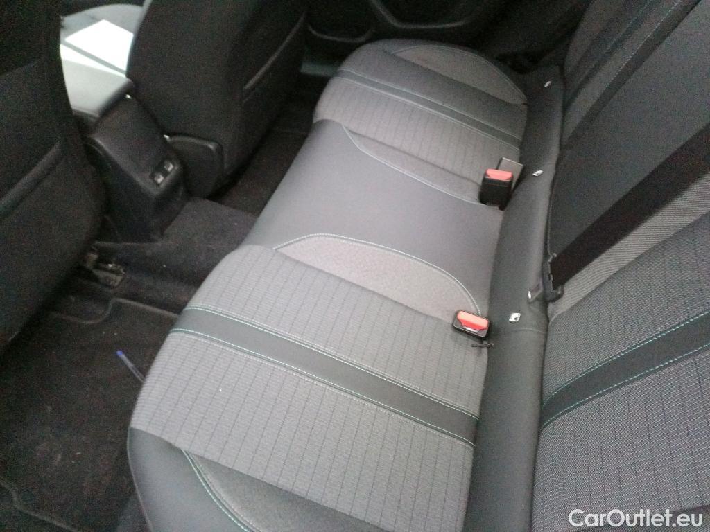  Peugeot  2008 PEUGEOT  / 2019 / 5P / todoterreno Allure BlueHDI 81kW (110CV) #8