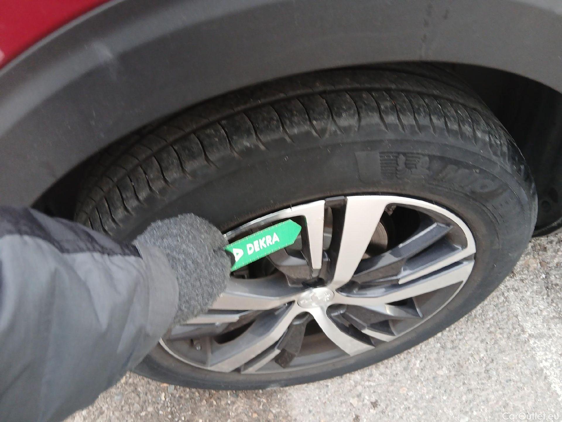  Peugeot  5008 PEUGEOT  / 2017 / 5P / todoterreno GT-Line BlueHDi 96kW (130CV) S&S EAT8 #29