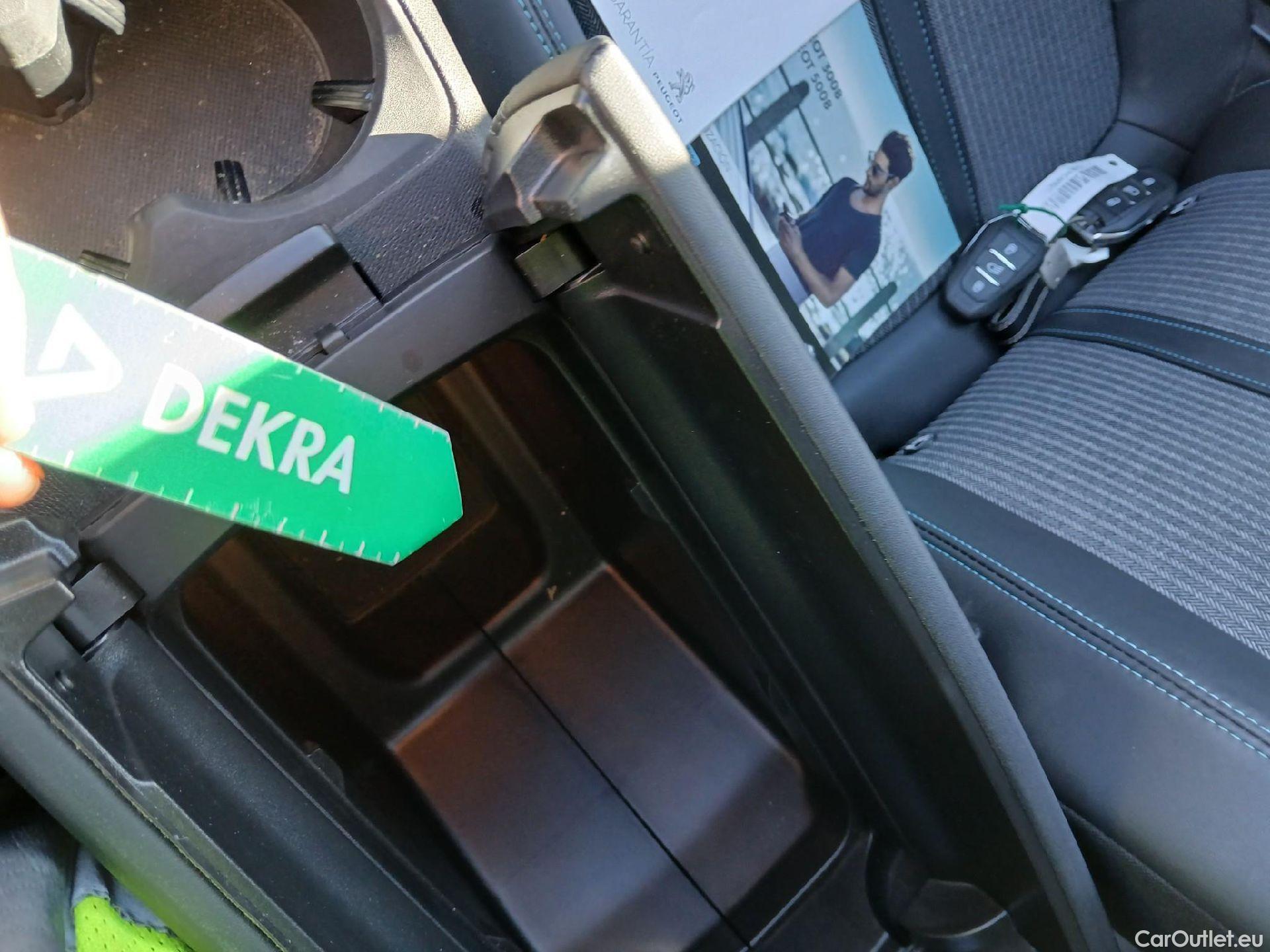  Peugeot  3008 PEUGEOT  Hybrid / 2020 / 5P / todoterreno 225 e-EAT8 Allure Pack #2