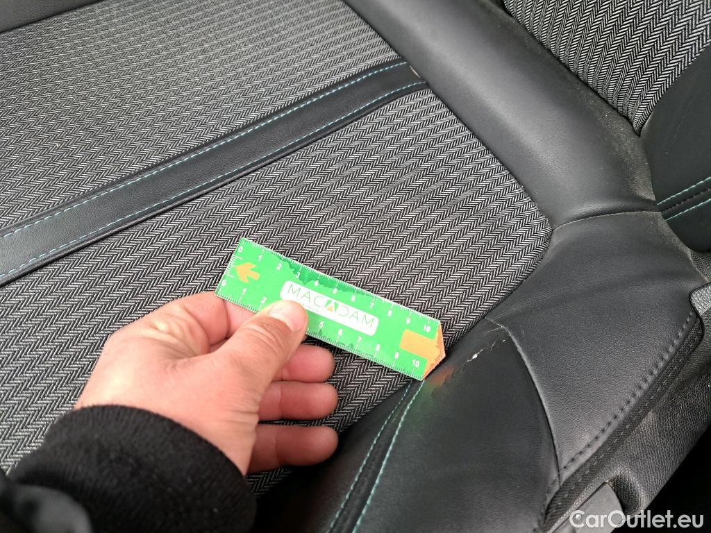  Peugeot  3008 PEUGEOT  / 2020 / 5P / todoterreno 1.5 BlueHDi 96kW (130CV) S&S Allure EAT8 #25