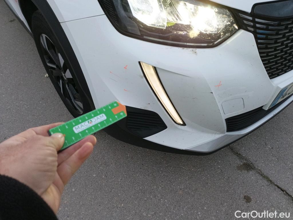  Peugeot  2008 PEUGEOT  / 2019 / 5P / todoterreno Allure BlueHDI 81kW (110CV) #3