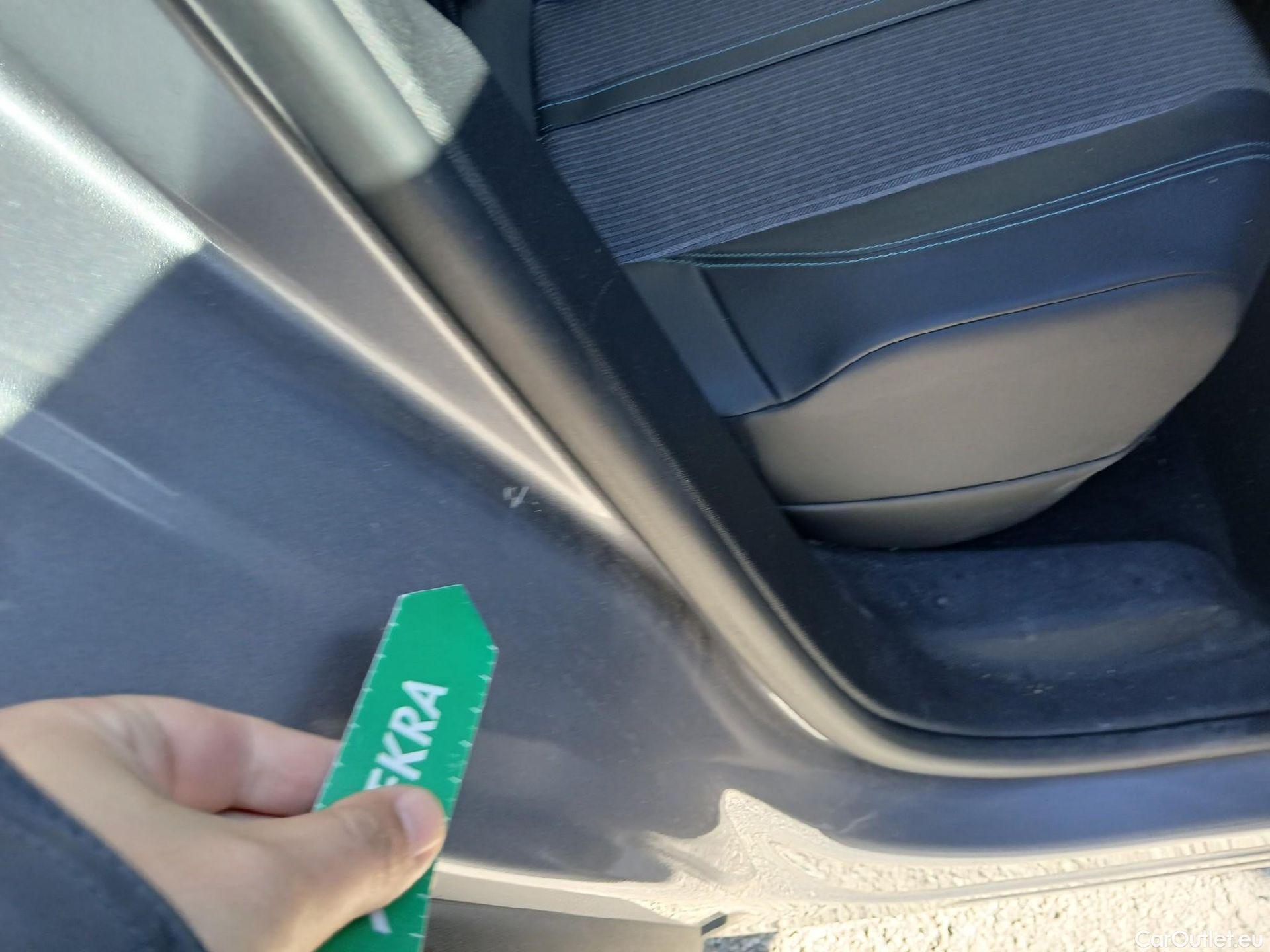  Peugeot  3008 PEUGEOT  Hybrid / 2020 / 5P / todoterreno 225 e-EAT8 Allure Pack #6