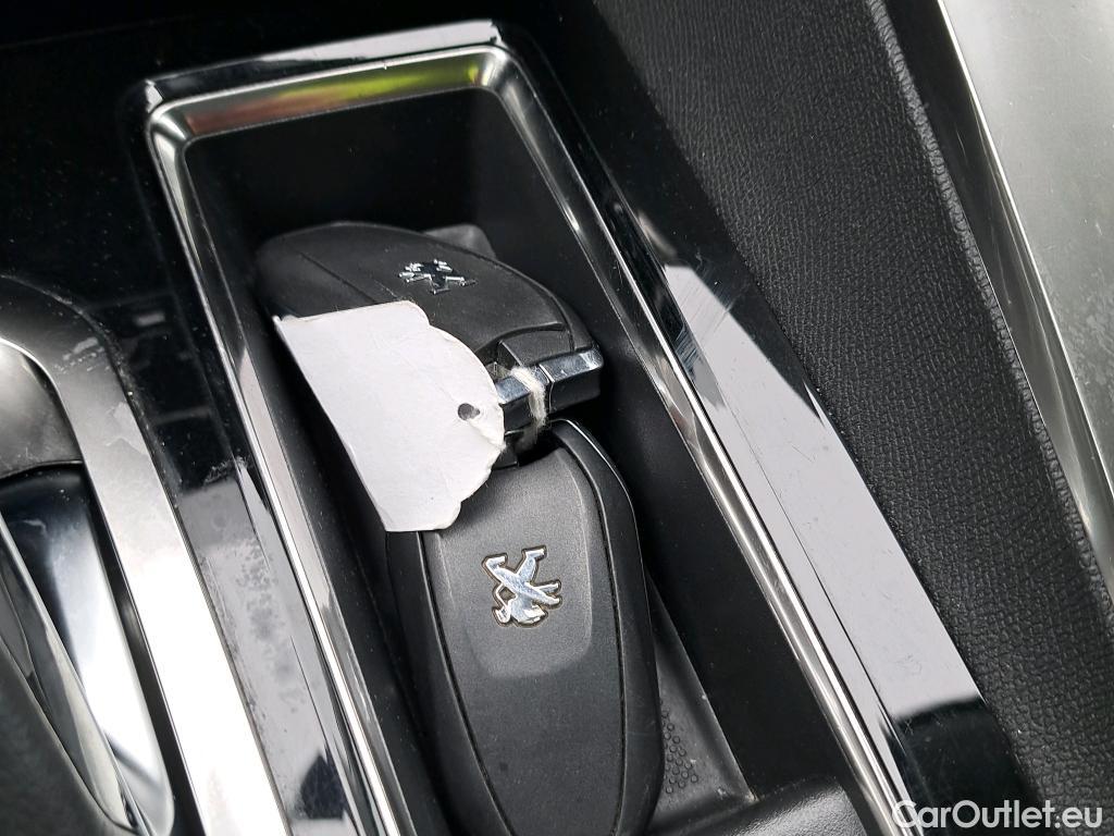  Peugeot  3008 PEUGEOT  / 2020 / 5P / todoterreno 1.5 BlueHDi 96kW (130CV) S&S Allure EAT8 #40