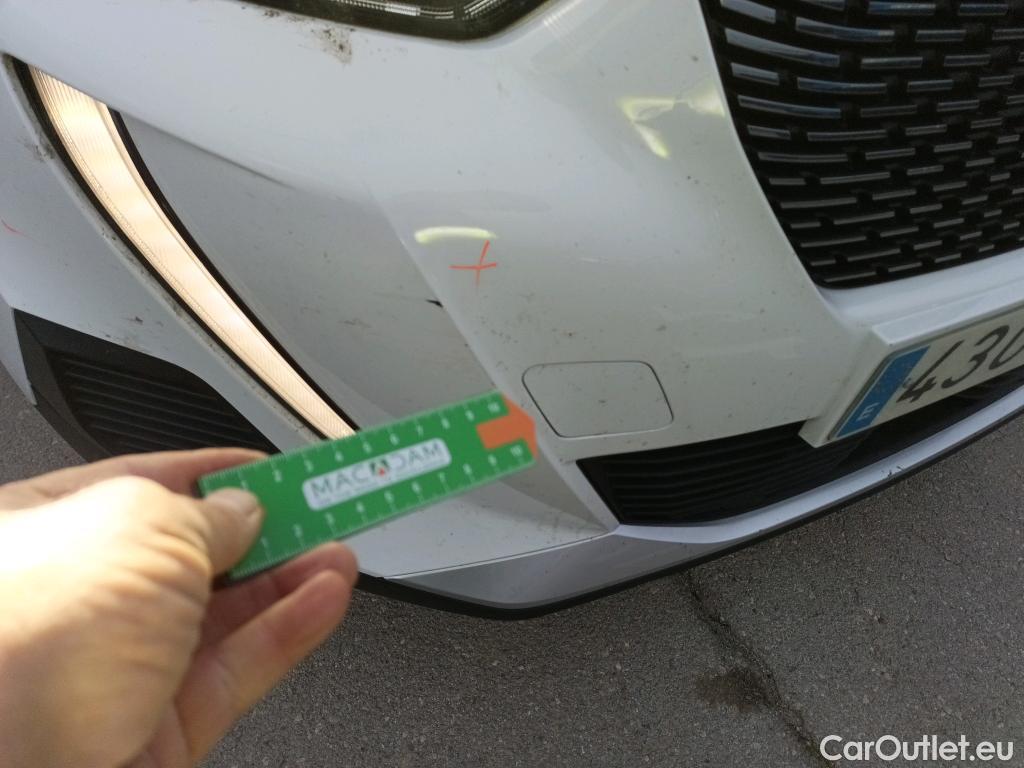  Peugeot  2008 PEUGEOT  / 2019 / 5P / todoterreno Allure BlueHDI 81kW (110CV) #4