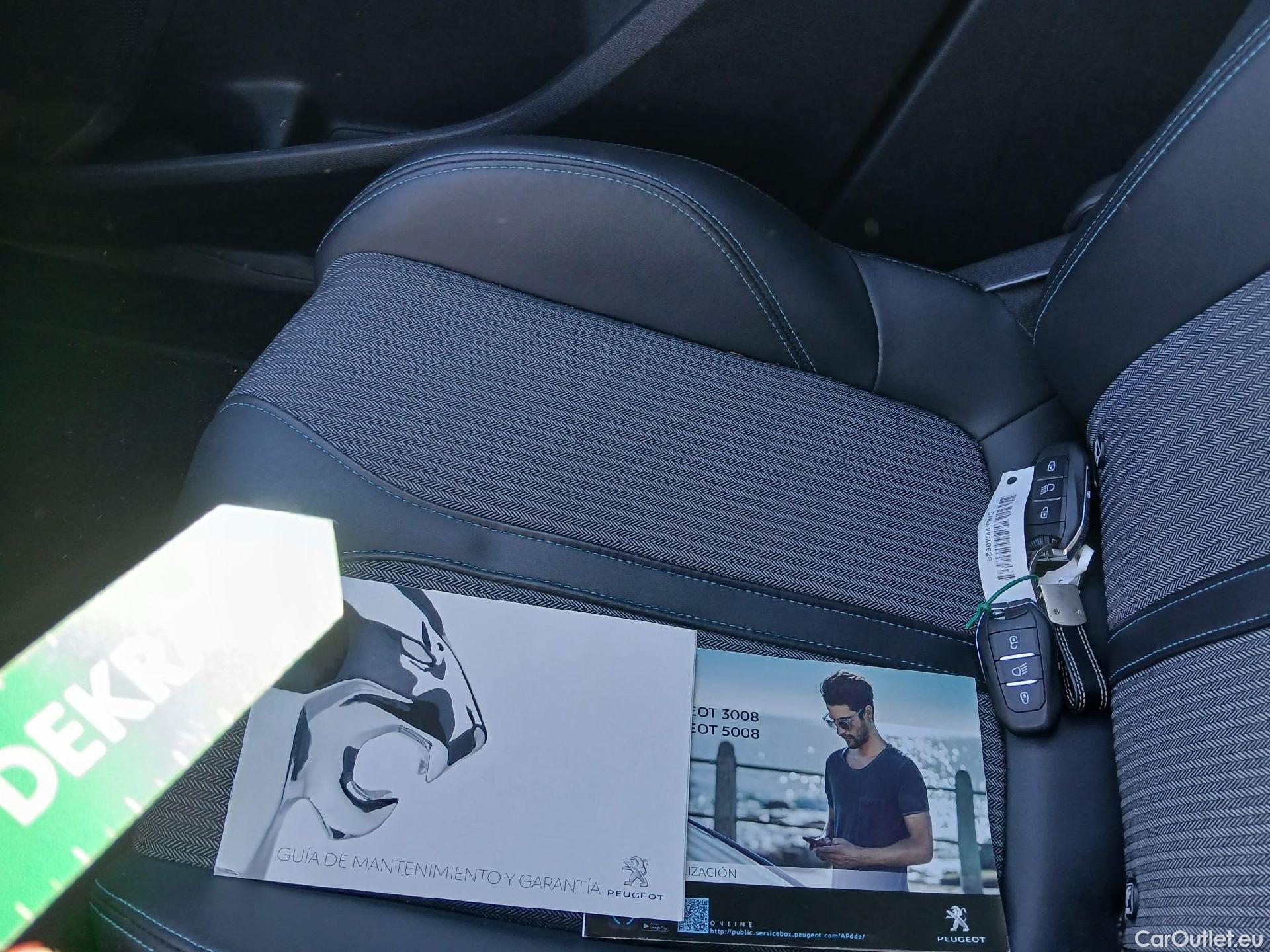  Peugeot  3008 PEUGEOT  Hybrid / 2020 / 5P / todoterreno 225 e-EAT8 Allure Pack #1