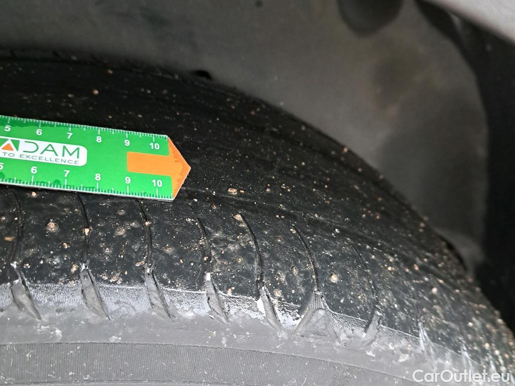  Peugeot  3008 PEUGEOT  / 2020 / 5P / todoterreno 1.5 BlueHDi 96kW (130CV) S&S Allure EAT8 #4