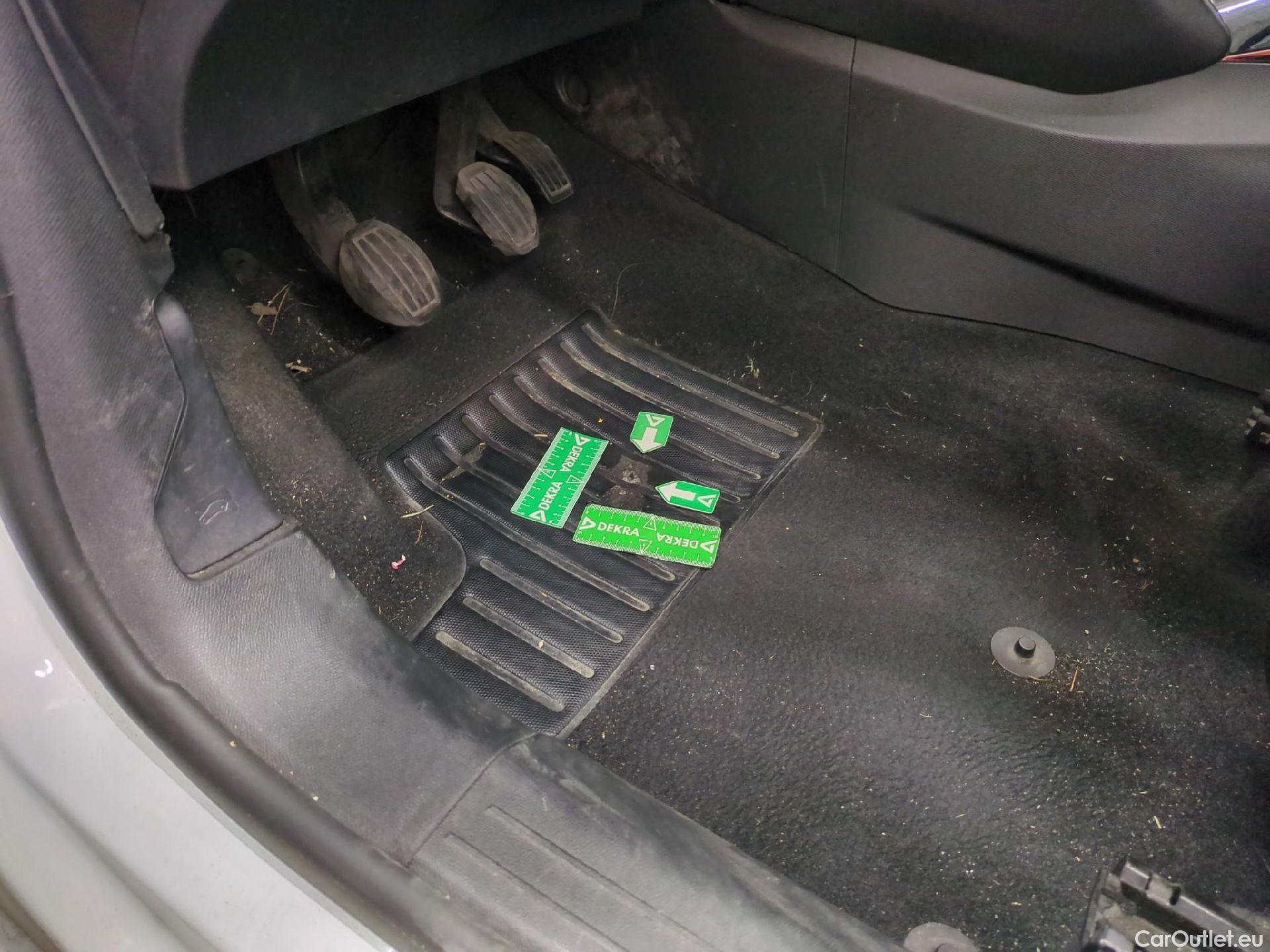  Peugeot  208  Allure Business 1.2 PureTech 100CV BVM6 E6d #34