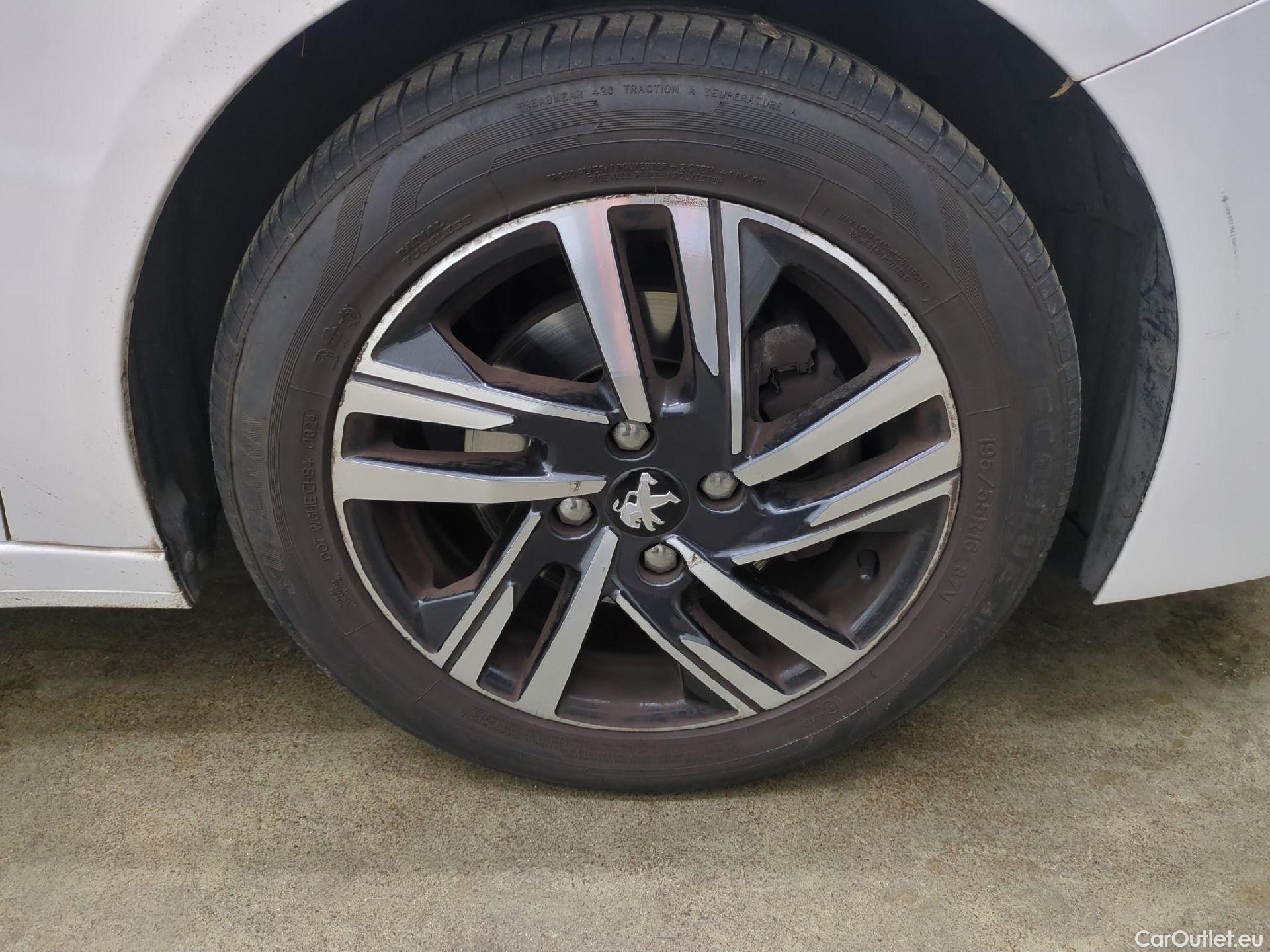  Peugeot  208  Allure Business 1.2 PureTech 100CV BVM6 E6d #46