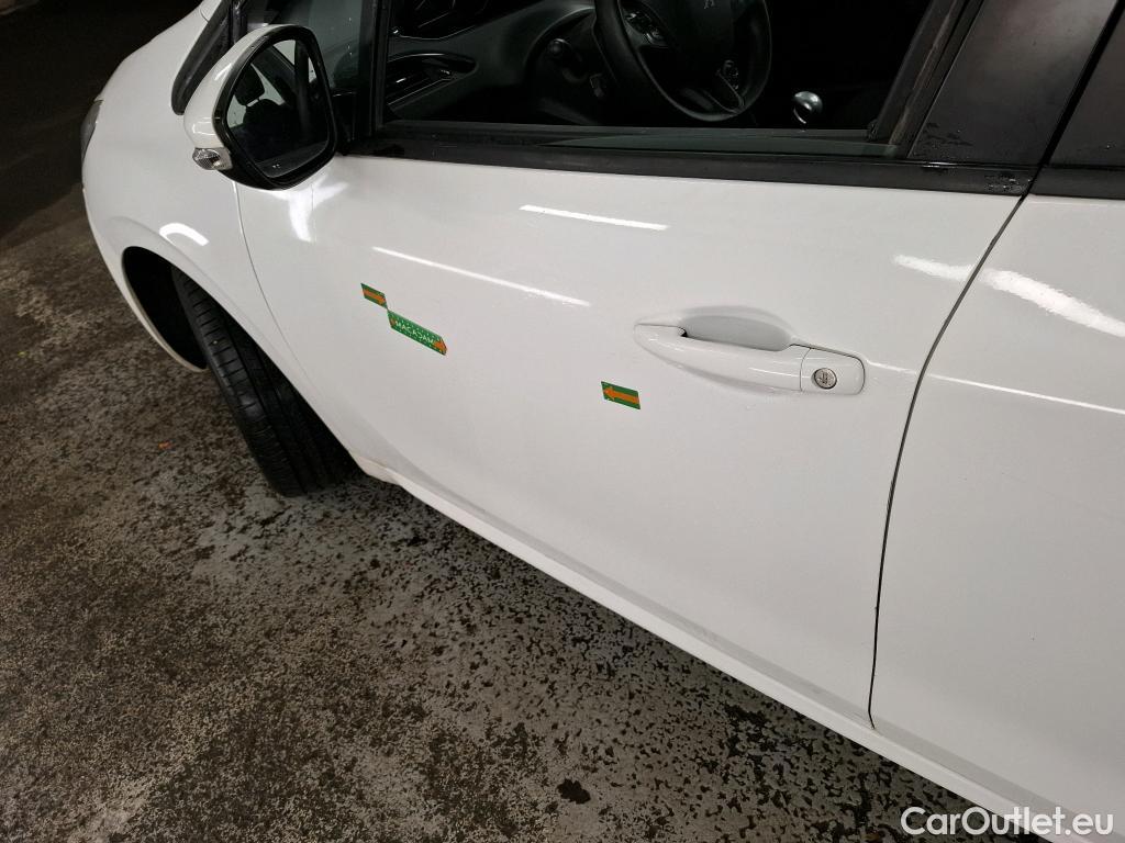  Peugeot  208  Affaire Premium Pack 1.5 HDi 100CV BVM6 E6dT #3