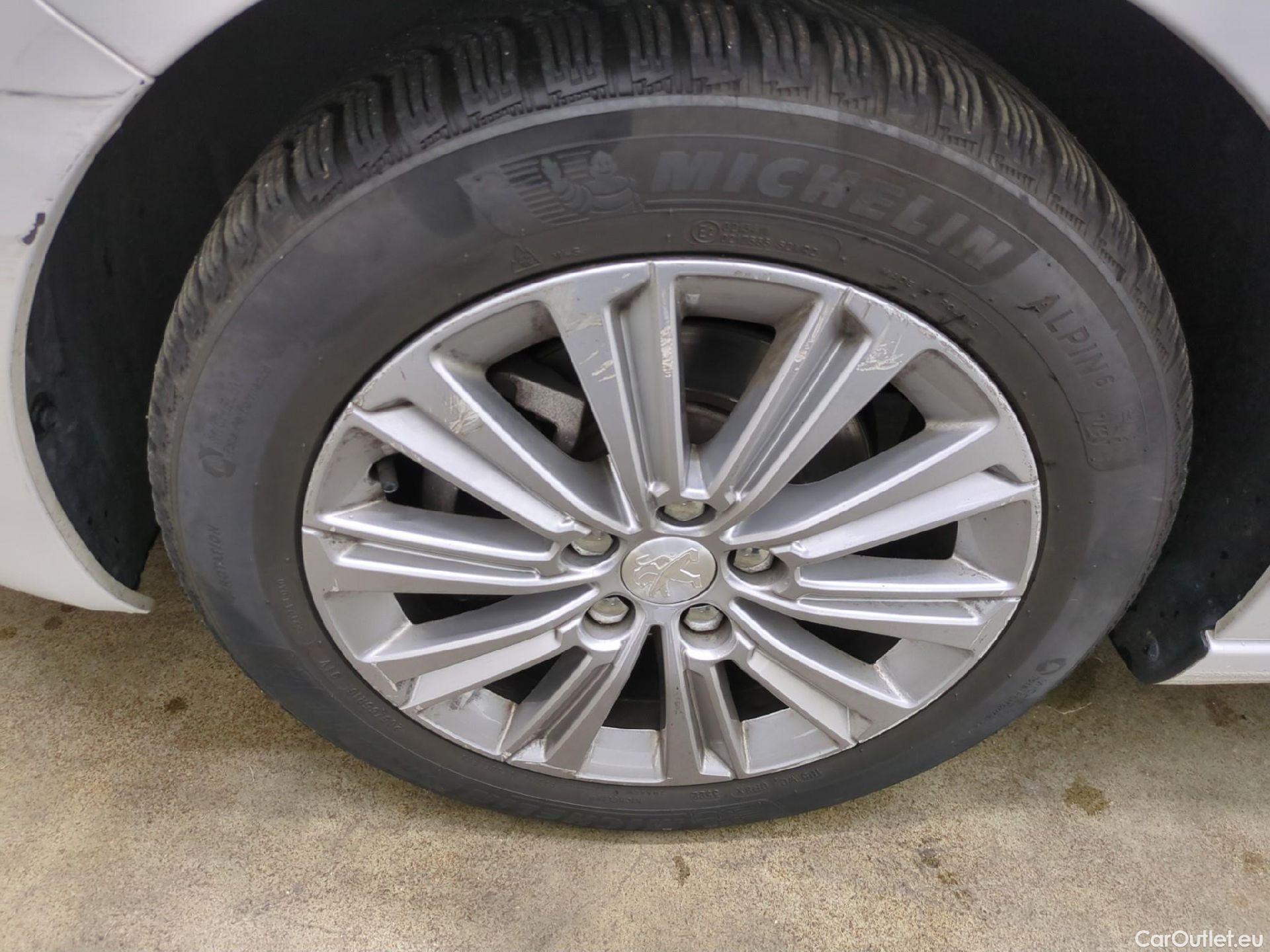  Peugeot  308  Allure 1.2 PureTech 130CV BVA8 E6d #17