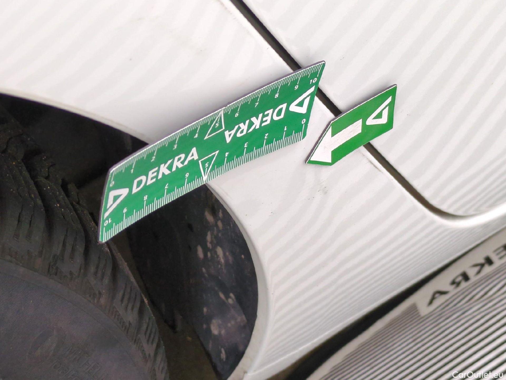  Peugeot  308  Allure 1.2 PureTech 130CV BVA8 E6d #37