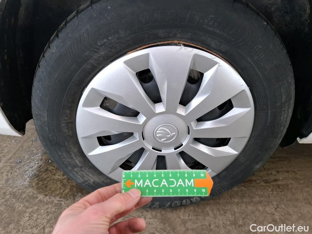  Skoda  Fabia SKODA  / 2021 / 5P / Berline 1.0 MPI 80 Active #3