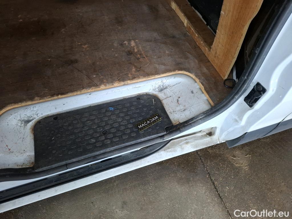  Renault  Trafic RENAULT  / 2019 / 4P / Fourgon tole FG GCF L1H1 1200 dCi 120 #35