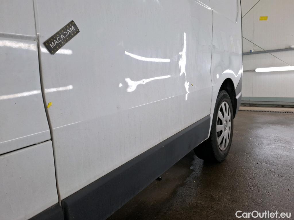  Renault  Trafic RENAULT  / 2019 / 4P / Fourgon tole FG GCF L1H1 1200 dCi 120 #2