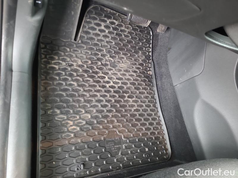  Hyundai  i30  (PD)(01.2017  ->)  kom.1.5TGDI FamilySmart AT #7