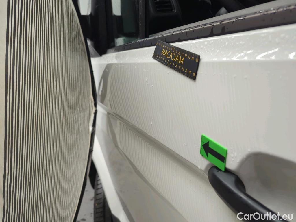  Volkswagen  Crafter 3.5 L5H3 FWD 130kW #16