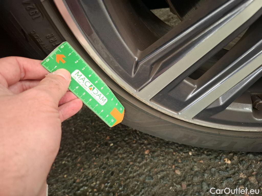  Bmw  Serie 1 BMW Série 1 / 2019 / 5P / Berline 116i DKG7 Business Design #16