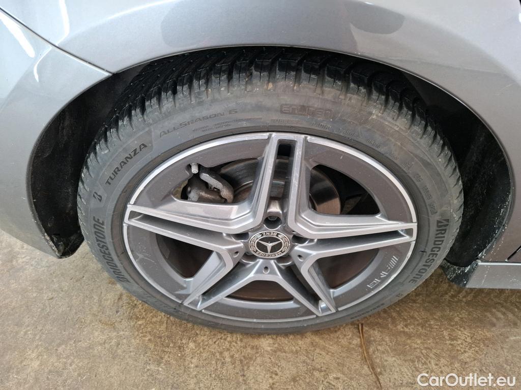  Mercedes  A-Klasse MERCEDES-BENZ Classe A Compact / 2018 / 5P / Berline A 180 AMG Line #25