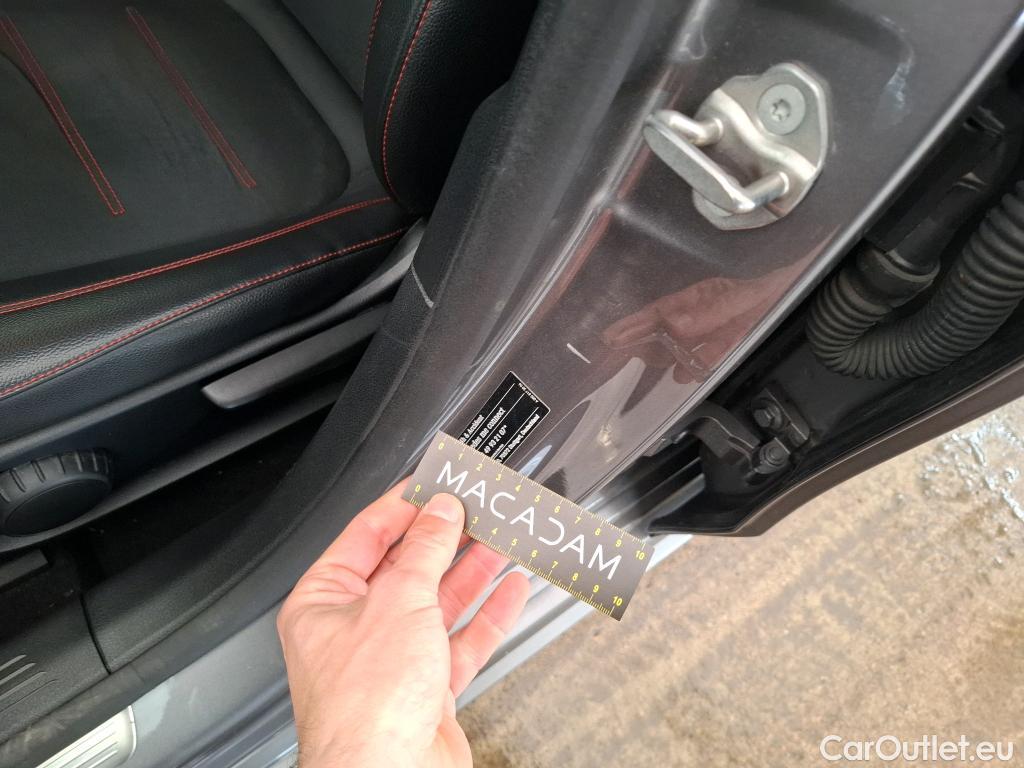  Mercedes  A-Klasse MERCEDES-BENZ Classe A Compact / 2018 / 5P / Berline A 180 AMG Line #17