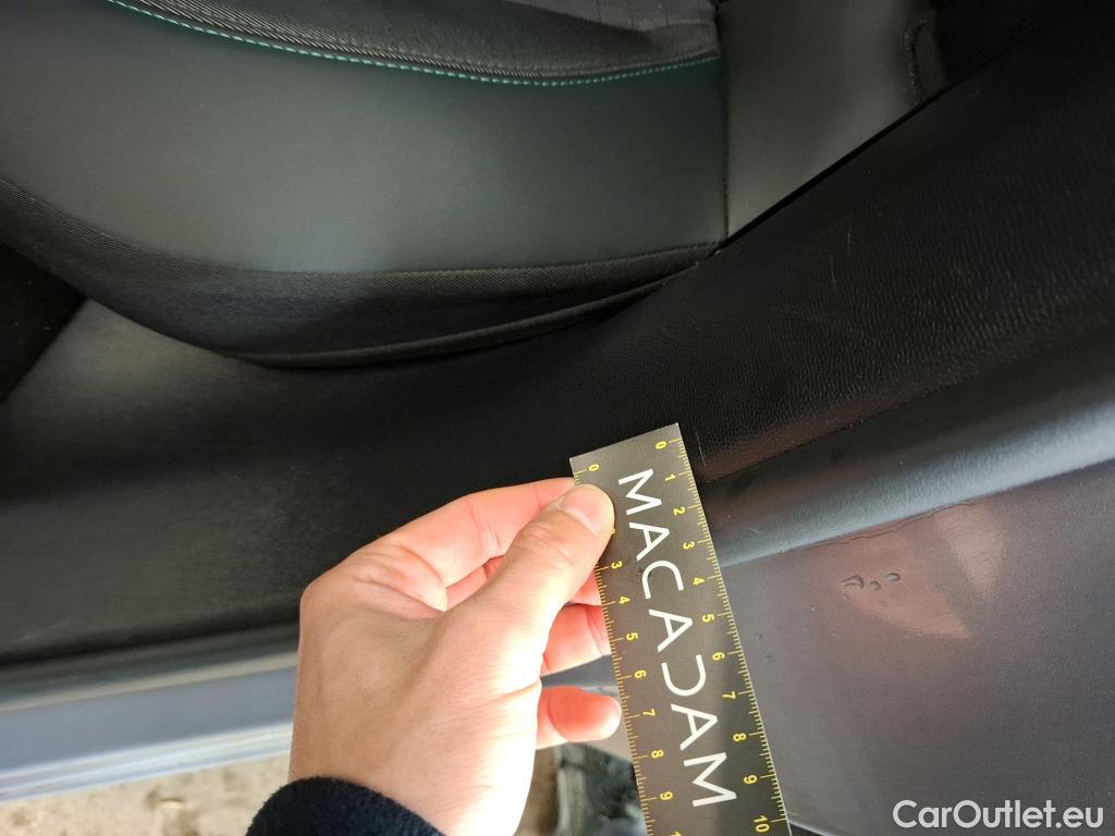  Peugeot  2008  Allure Pack 1.5 HDi 130CV BVA8 E6d #26