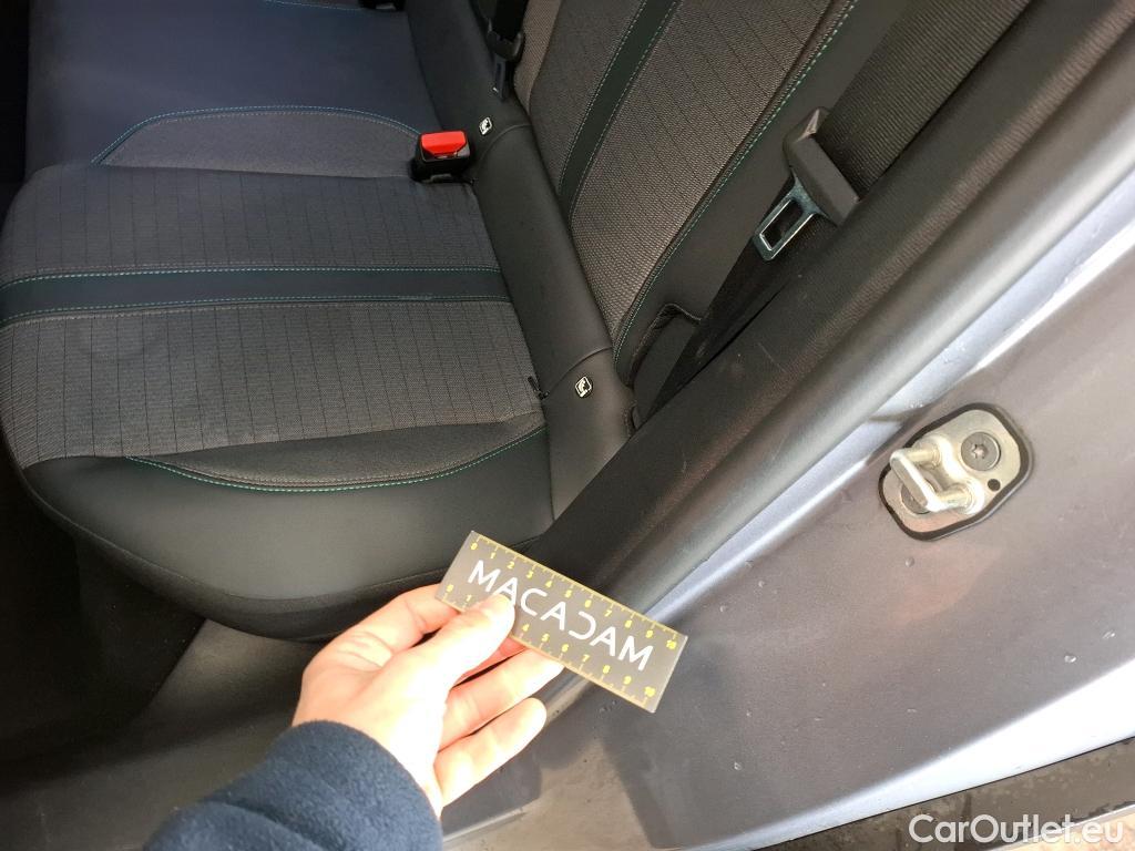  Peugeot  2008  Allure Pack 1.5 HDi 130CV BVA8 E6d #24