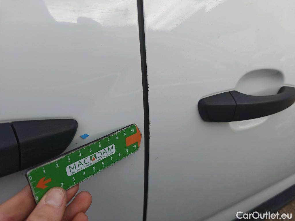  Citroen  Berlingo CITROEN  / 2018 / 5P / combi Talla M BlueHDi 100 S&S LIVE PACK (IND) #24