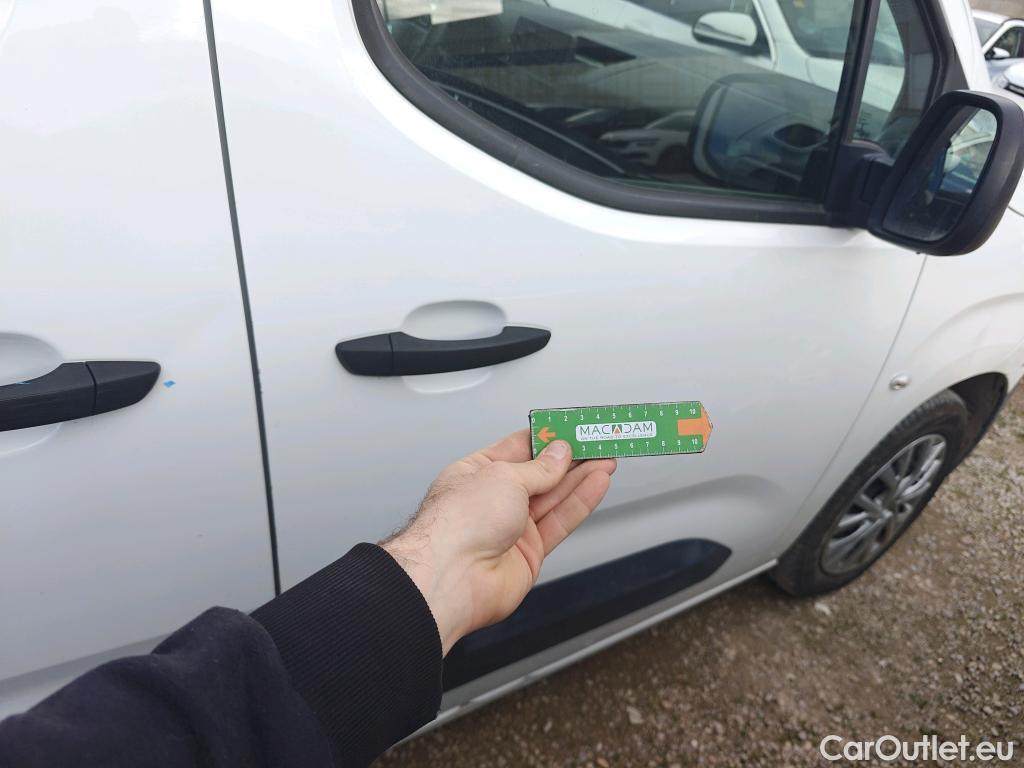  Citroen  Berlingo CITROEN  / 2018 / 5P / combi Talla M BlueHDi 100 S&S LIVE PACK (IND) #23