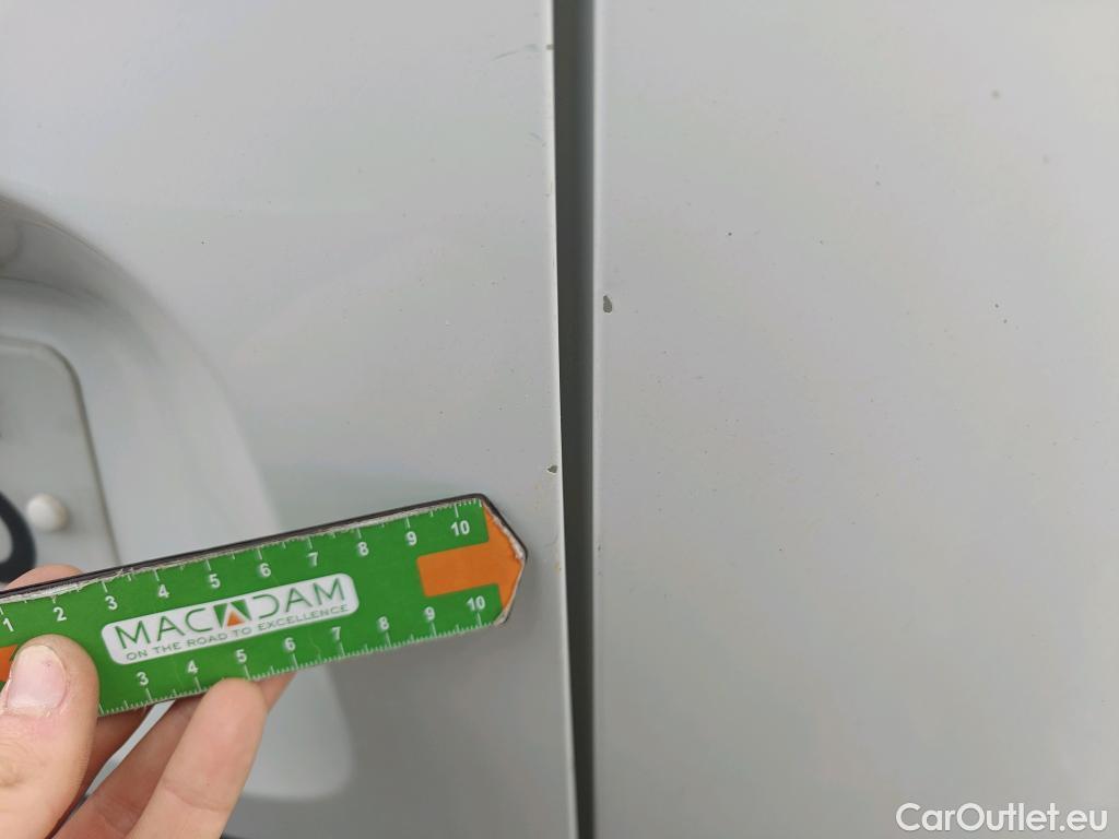  Citroen  Berlingo CITROEN  / 2018 / 5P / combi Talla M BlueHDi 100 S&S LIVE PACK (IND) #79