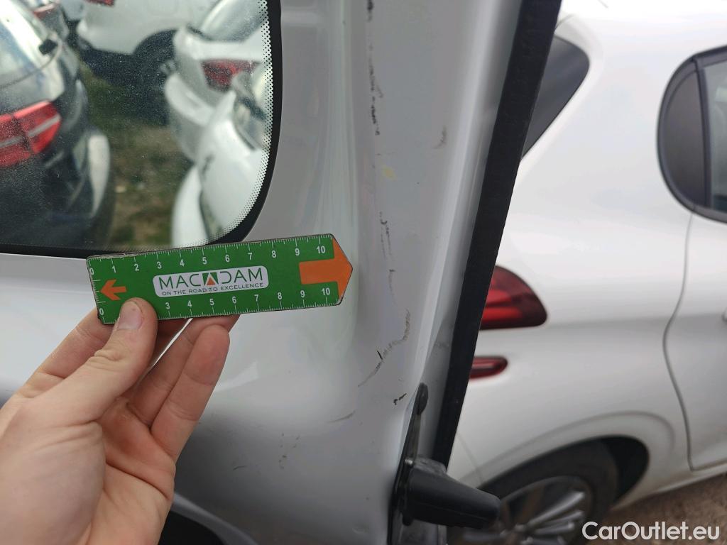  Citroen  Berlingo CITROEN  / 2018 / 5P / combi Talla M BlueHDi 100 S&S LIVE PACK (IND) #27