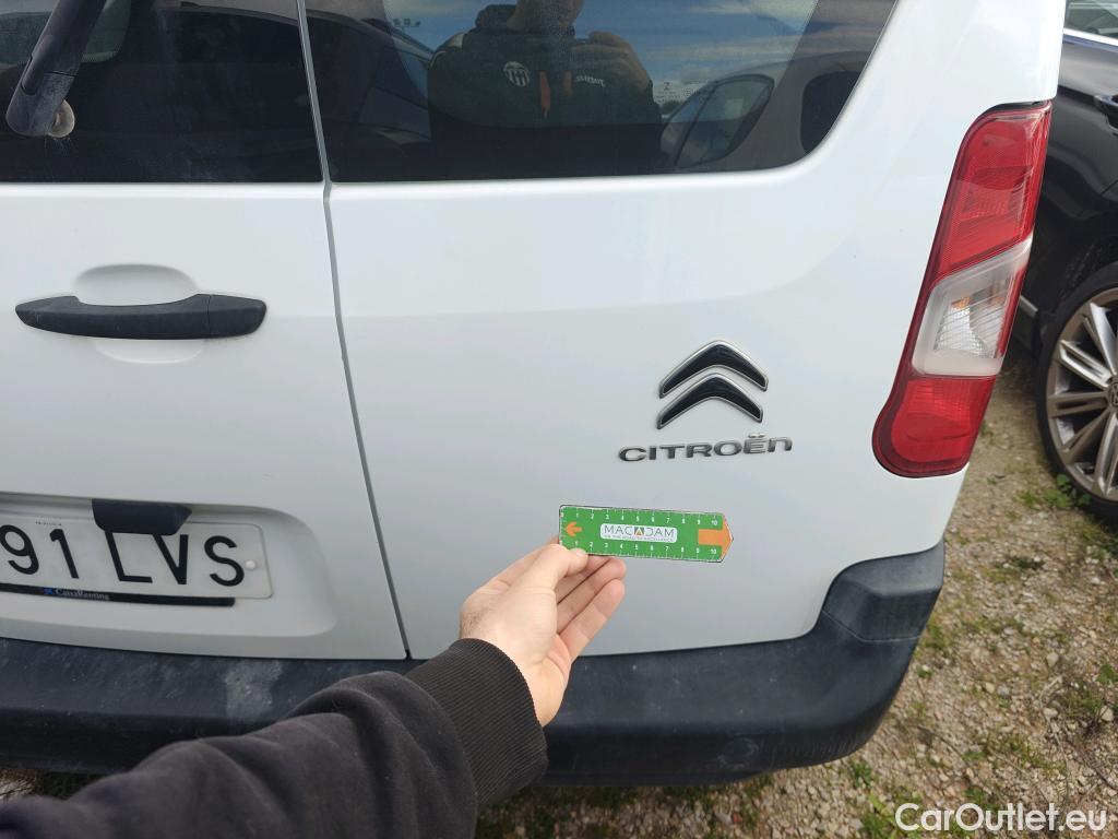  Citroen  Berlingo CITROEN  / 2018 / 5P / combi Talla M BlueHDi 100 S&S LIVE PACK (IND) #61