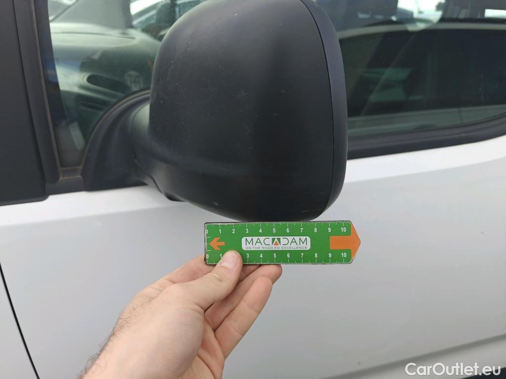  Citroen  Berlingo CITROEN  / 2018 / 5P / combi Talla M BlueHDi 100 S&S LIVE PACK (IND) #66