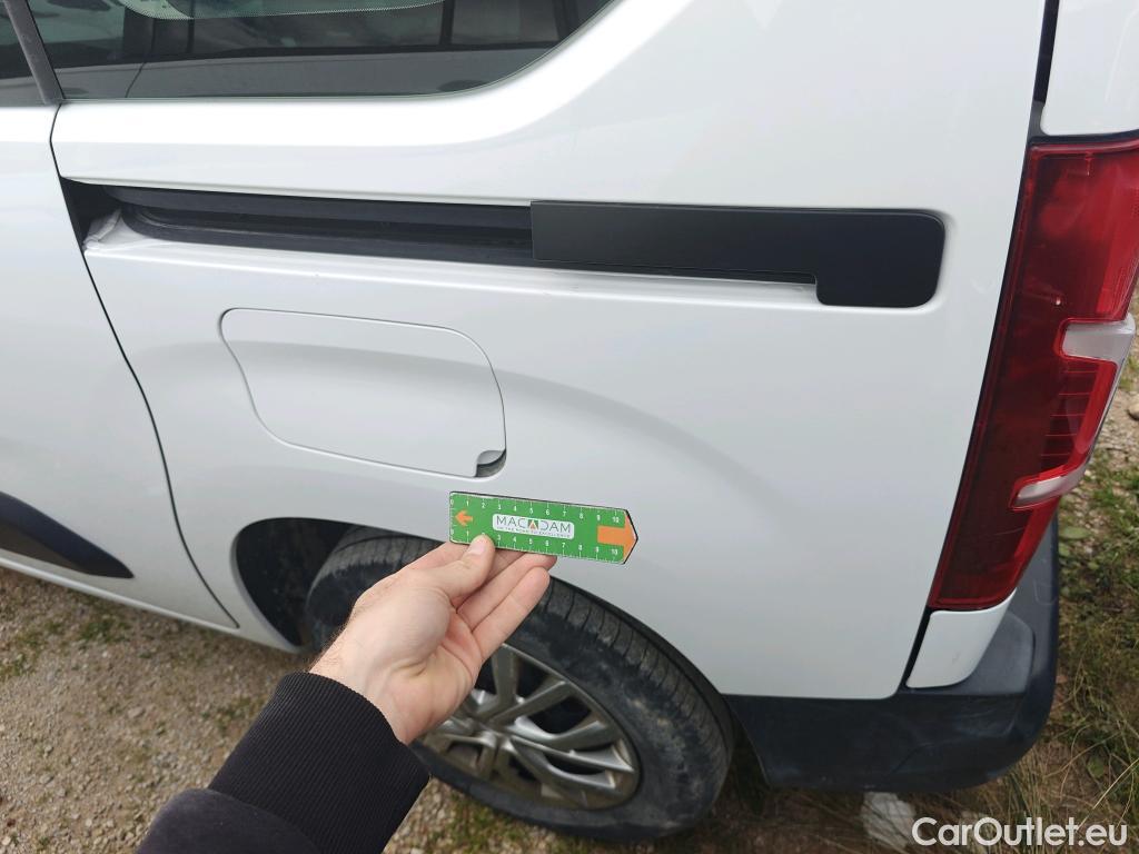  Citroen  Berlingo CITROEN  / 2018 / 5P / combi Talla M BlueHDi 100 S&S LIVE PACK (IND) #64