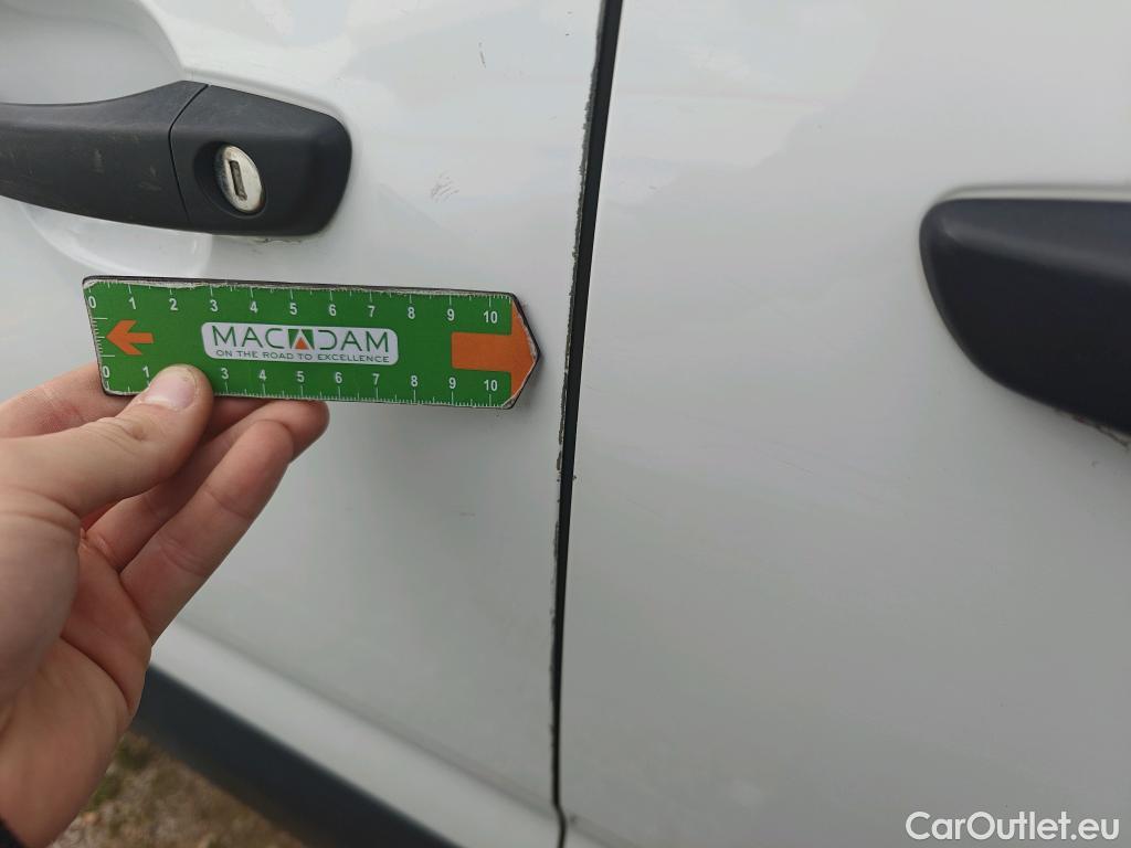  Citroen  Berlingo CITROEN  / 2018 / 5P / combi Talla M BlueHDi 100 S&S LIVE PACK (IND) #17