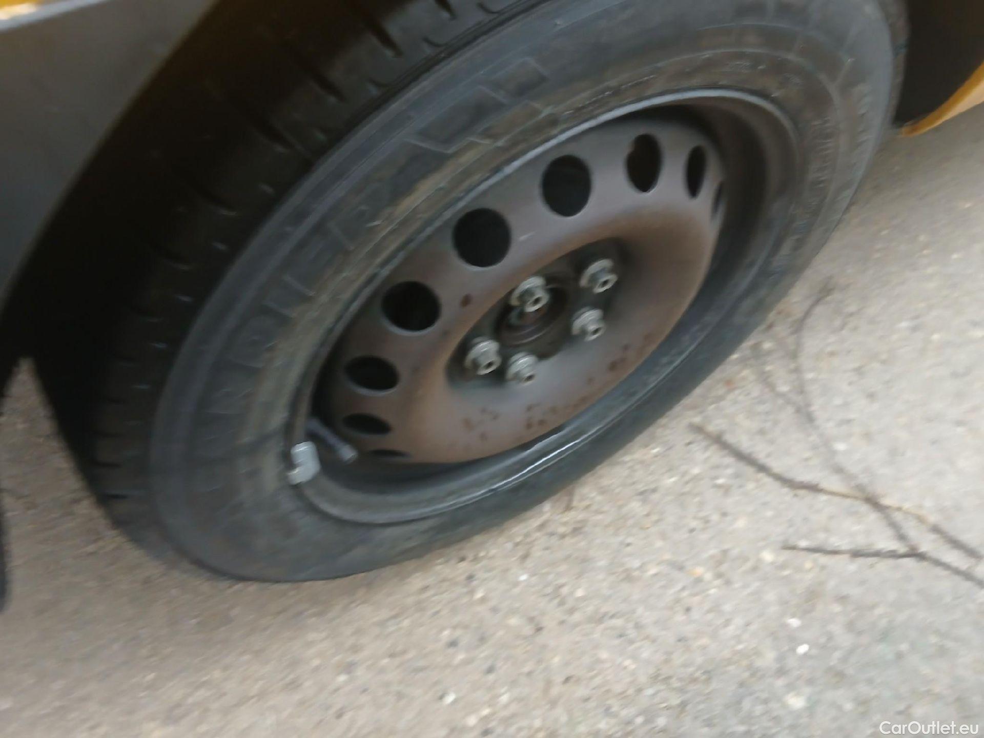  Mercedes  Vito MERCEDES-BENZ  / 2014 / 4P / furgón 114 CDI Larga #26