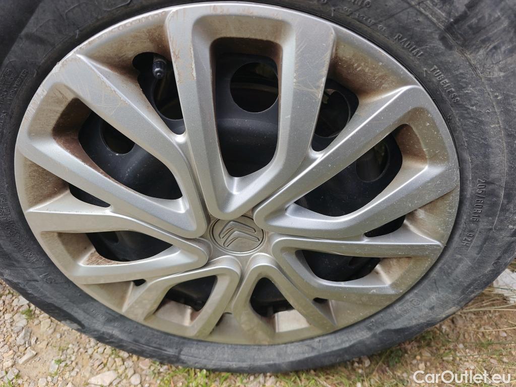  Citroen  Berlingo CITROEN  / 2018 / 5P / combi Talla M BlueHDi 100 S&S LIVE PACK (IND) #60