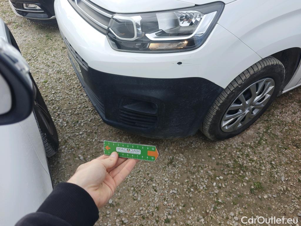  Citroen  Berlingo CITROEN  / 2018 / 5P / combi Talla M BlueHDi 100 S&S LIVE PACK (IND) #44