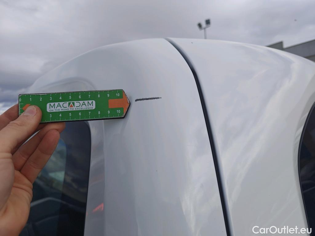  Citroen  Berlingo CITROEN  / 2018 / 5P / combi Talla M BlueHDi 100 S&S LIVE PACK (IND) #63