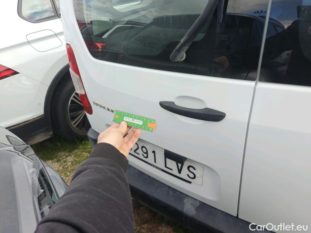  Citroen  Berlingo CITROEN  / 2018 / 5P / combi Talla M BlueHDi 100 S&S LIVE PACK (IND) #78