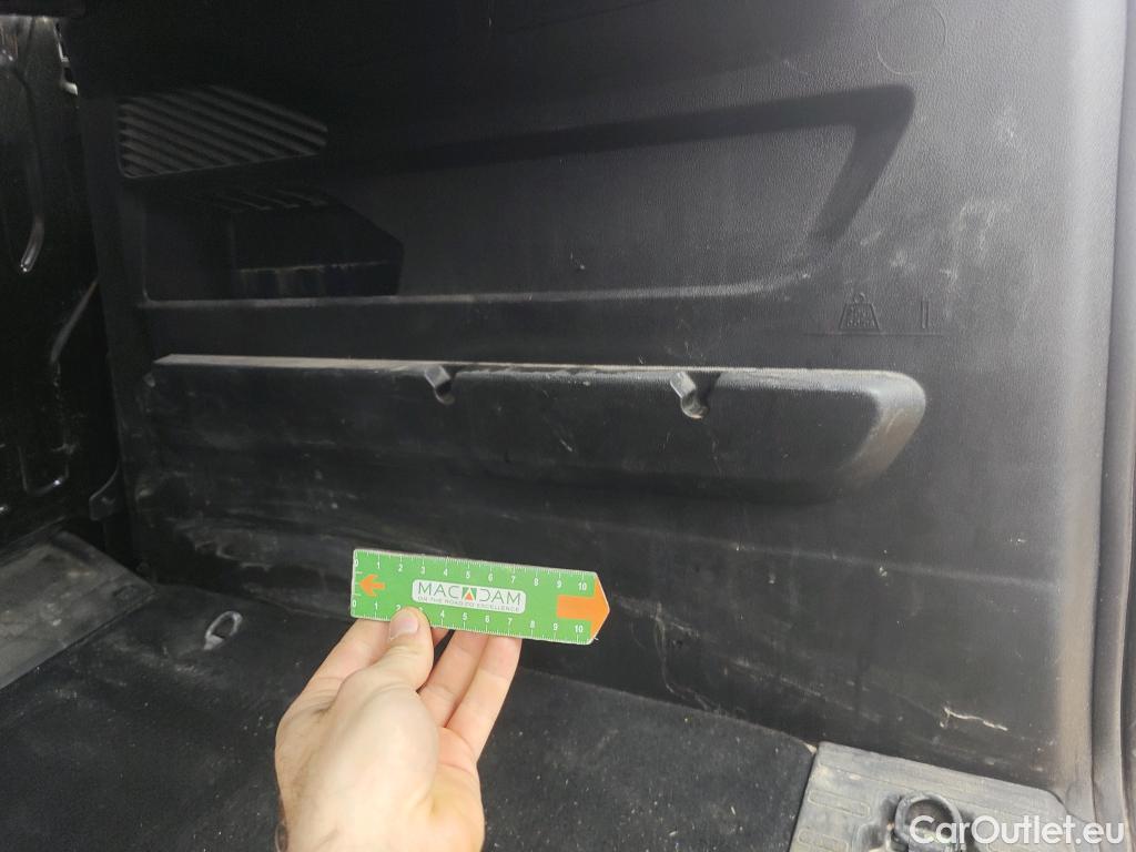  Citroen  Berlingo CITROEN  / 2018 / 5P / combi Talla M BlueHDi 100 S&S LIVE PACK (IND) #76