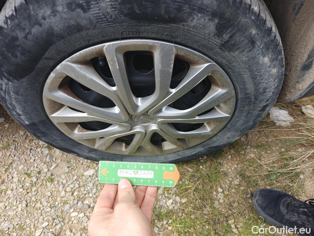  Citroen  Berlingo CITROEN  / 2018 / 5P / combi Talla M BlueHDi 100 S&S LIVE PACK (IND) #59