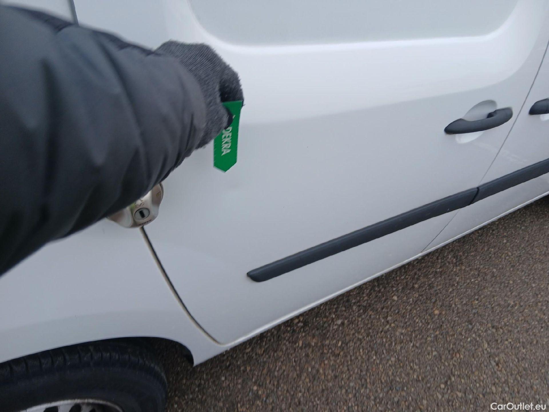  Renault  Kangoo RENAULT  Furgón/2013/3P/furgón derivado de turismo Profesional Blue dCi 59 kW (80CV) #22