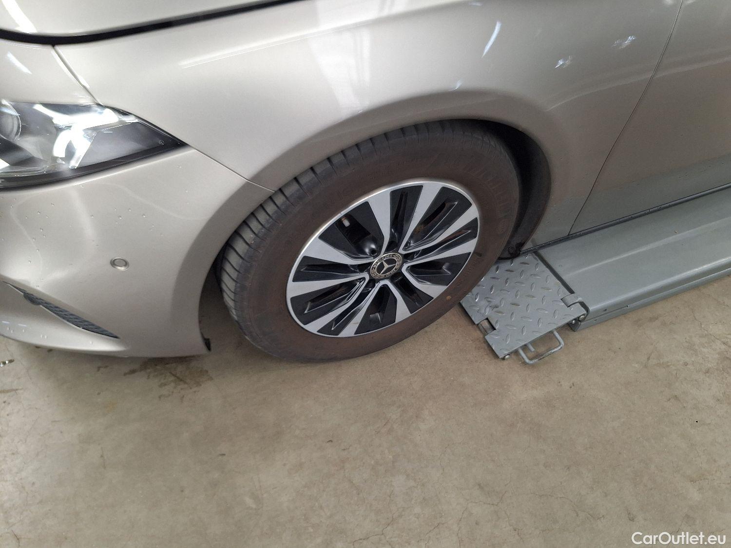  Mercedes  A-Klasse Mercedes, A-Class Berline '18, Mercedes-Benz  Limousine A 180d Business S #26