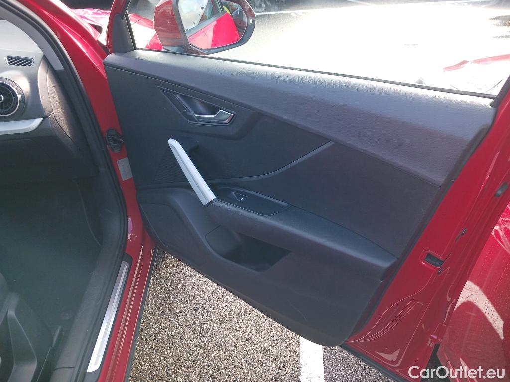  Audi  Q2 AUDI  / 2016 / 5P / todoterreno Design 30 TDI 85kW (116CV) #9