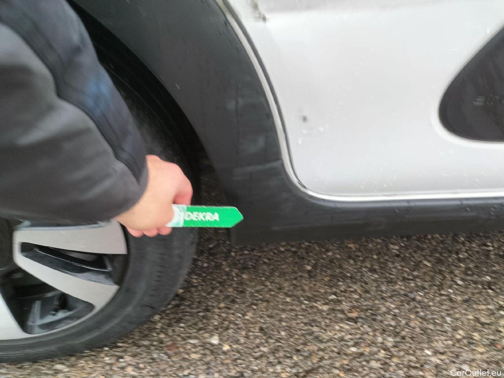  Citroen  C3 CITROEN  / 2016 / 5P / berlina con portón PureTech 60KW (82CV) FEEL (CX) #28