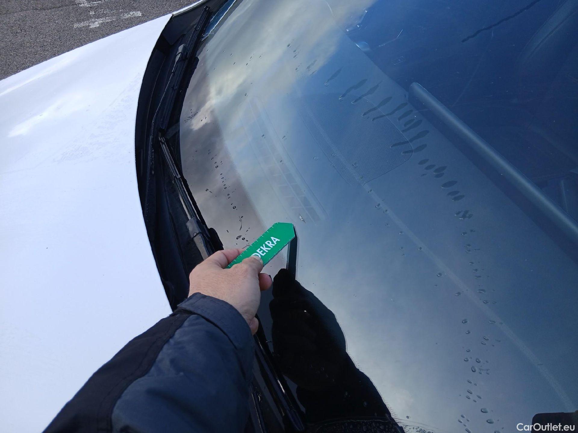  Mercedes  A-Klasse MERCEDES-BENZ Clase A / 2018 / 5P / berlina con portón A 250 e #2