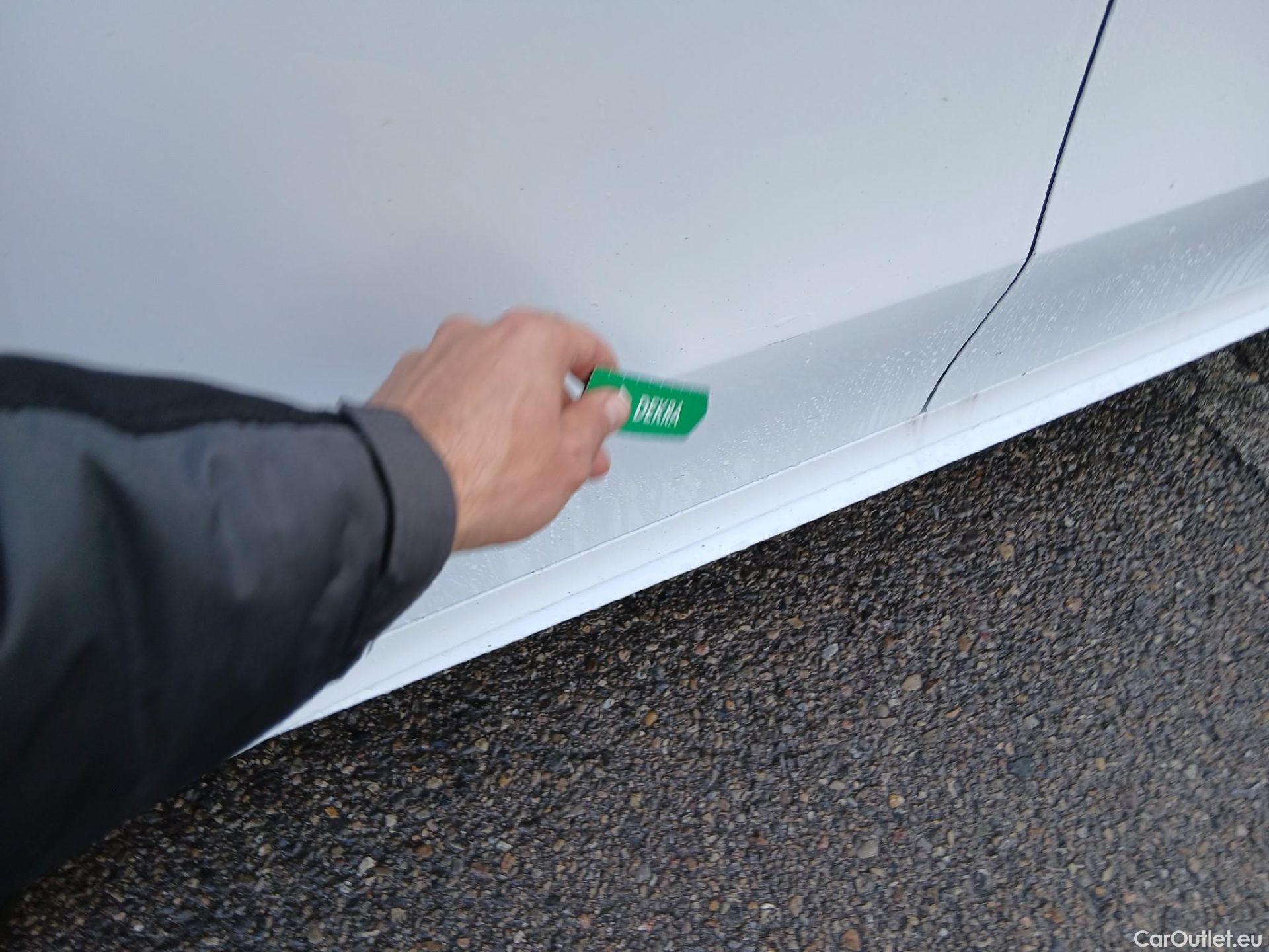  Mercedes  A-Klasse MERCEDES-BENZ Clase A / 2018 / 5P / berlina con portón A 250 e #24